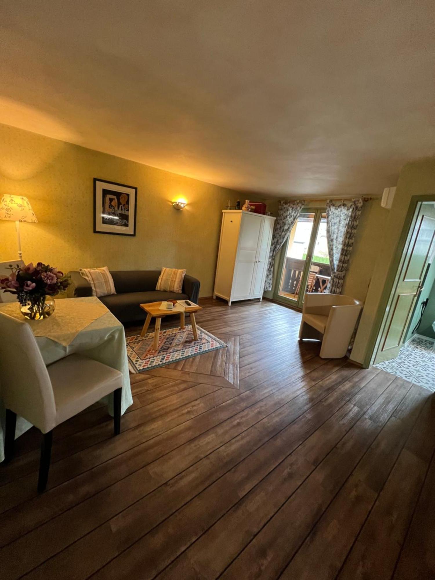 Apartments Kokl - Adults Only Radovljica Esterno foto