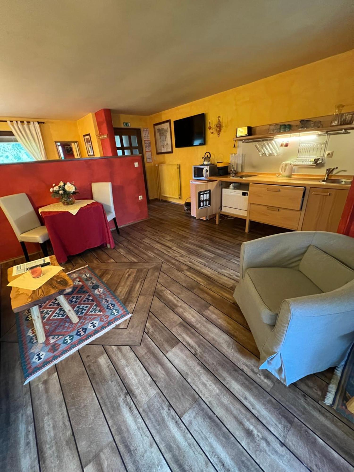 Apartments Kokl - Adults Only Radovljica Esterno foto